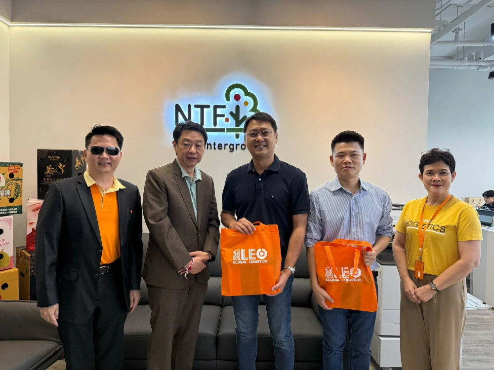 นายวิชัย ศิระมานะกุล และ นายอิศรา ภูววิเชียรฉาย ผู้บริหาร บริษัท เอ็นทีเอฟ อินเตอร์กรุ๊ป (ประเทศไทย) จำกัด (มหาชน) (NTFG) ให้การต้อนรับ นายเกตติวิทย์ สิทธิสุนทรวงศ์ ประธานเจ้าหน้าที่บริหาร บริษัท ลีโอ โกลบอล โลจิสติกส์ จำกัด (มหาชน) (LEO) พร้อมคณะผู้บริหาร เนื่องในโอกาสเข้าร่วมหารือโอกาสทางธุรกิจ