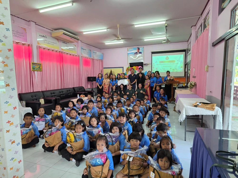 ร่วมสนับสนุนมอบทุนเรียนดี อุปกรณ์การเรียน และอุปกรณ์กีฬาให้แก่นักเรียน พร้อมทั้งสร้างห้องสหกรณ์ ณ โรงเรียนวัดท่าศาลา จังหวัดจันทบุรี